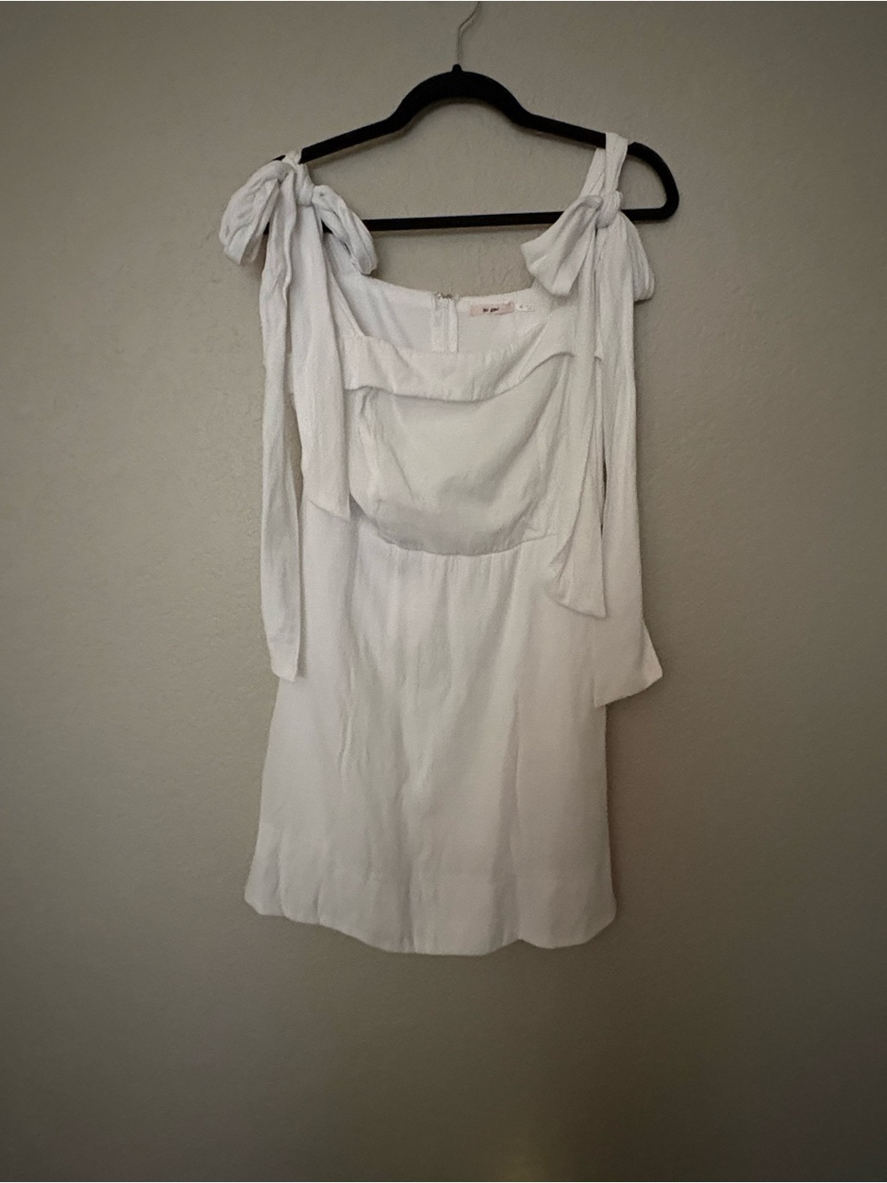 Francesca's Collections White Tie-Shoulder Mini Dress
